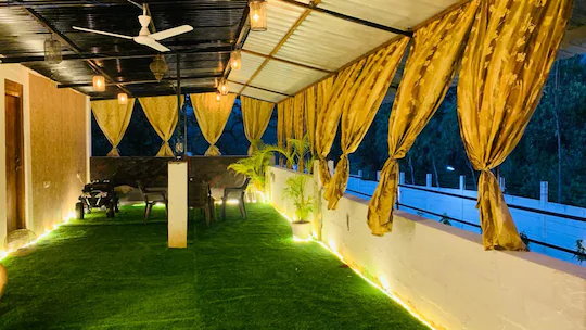 Mowgli Farm Villa driveway area